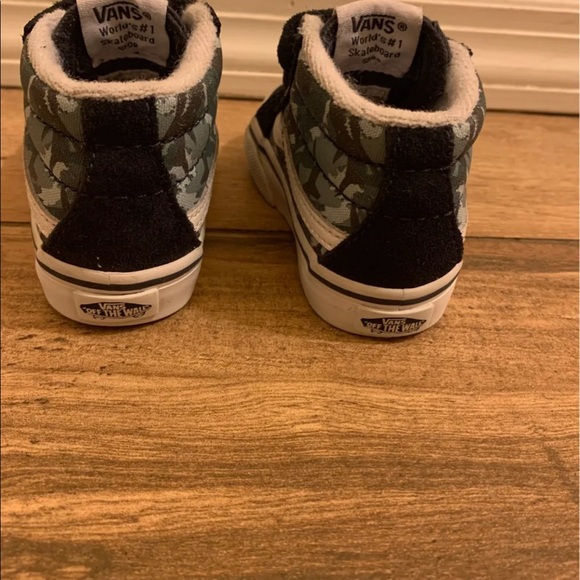 Vans - Picture 3 of 4